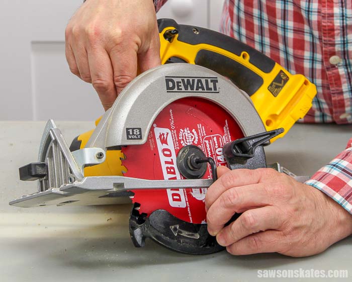 circular saw blade installation with teeth pointing up diagram